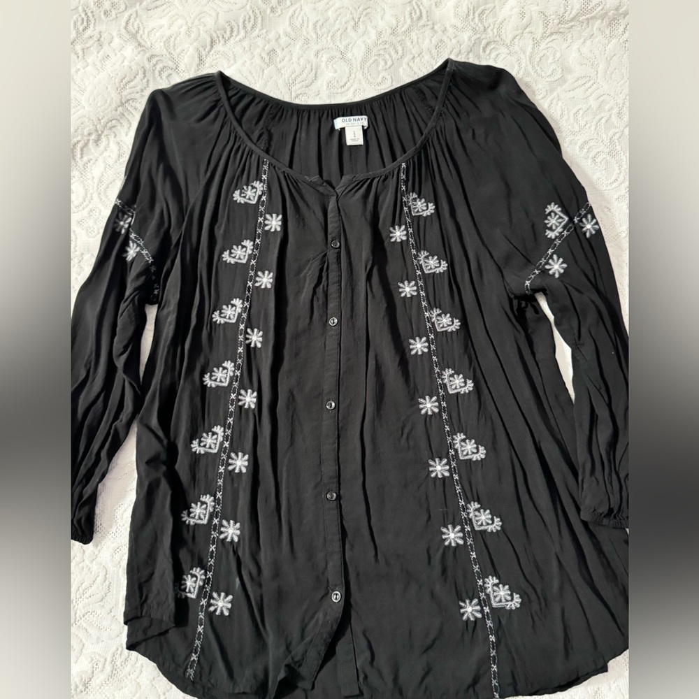 Old Navy Women’s Top with Embroidered Pattern- black- large